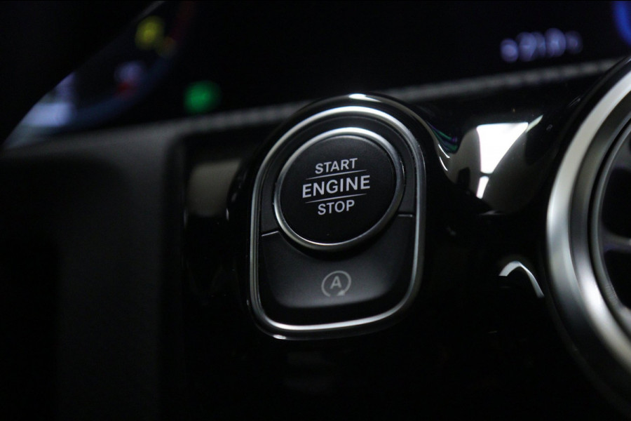 Mercedes-Benz A-Klasse 250 AMG Line PANO/CARPLAY/SFEER/ACC/CAM/VOL