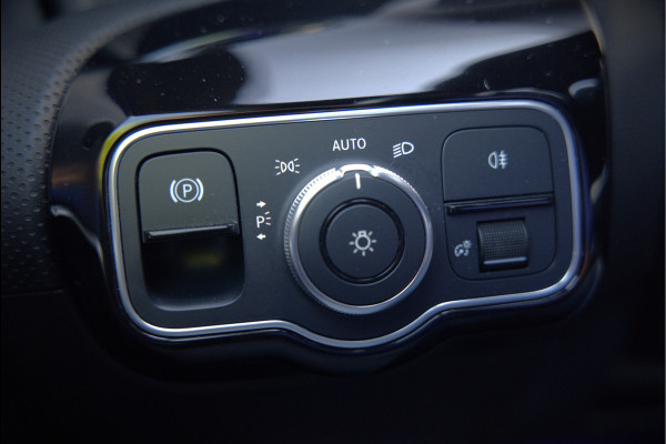 Mercedes-Benz A-Klasse 250 e Business Solution AMG Limited | Stoelverwarming | Camera | Ambiance Verlichting | Keyless | Apple Carplay | Navigatie | Cruise Control | SOH 94,32%