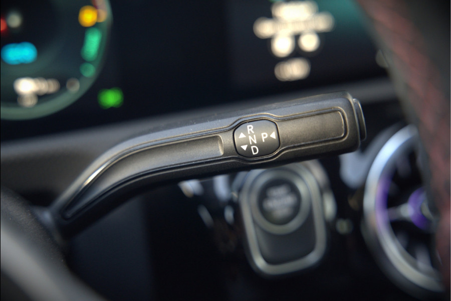Mercedes-Benz A-Klasse 250 e Business Solution AMG Limited | Stoelverwarming | Camera | Ambiance Verlichting | Keyless | Apple Carplay | Navigatie | Cruise Control | SOH 94,32%