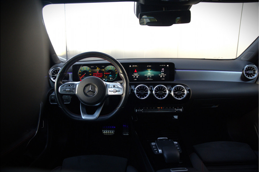 Mercedes-Benz A-Klasse 250 e Business Solution AMG Limited | Stoelverwarming | Camera | Ambiance Verlichting | Keyless | Apple Carplay | Navigatie | Cruise Control | SOH 94,32%