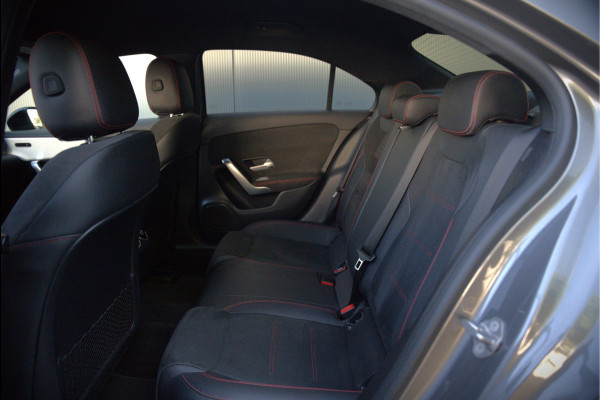 Mercedes-Benz A-Klasse 250 e Business Solution AMG Limited | Stoelverwarming | Camera | Ambiance Verlichting | Keyless | Apple Carplay | Navigatie | Cruise Control | SOH 94,32%