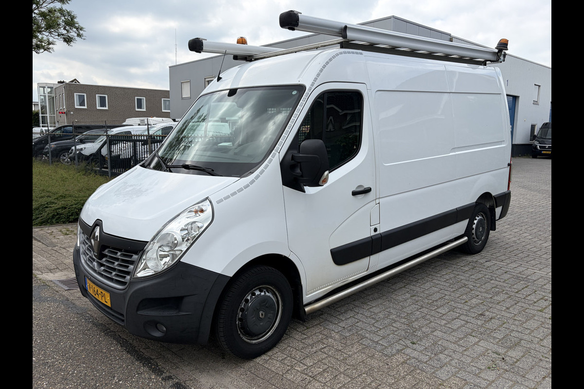Renault Master T35 2.3 dCi 130PK Euro6 L2H2 ✓ navigatie ✓ camera ✓ inrichting ✓ trekhaak