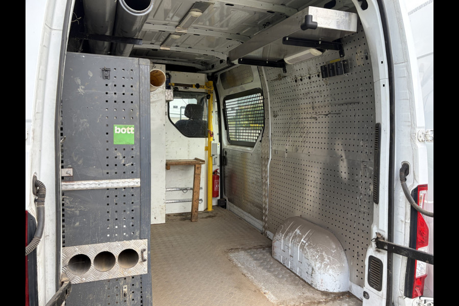 Renault Master T35 2.3 dCi 130PK Euro6 L2H2 ✓ navigatie ✓ camera ✓ inrichting ✓ trekhaak