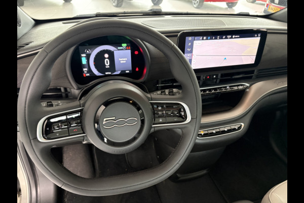 Fiat 500 Giorgio Armani Edition 42 kWh Achteruitrijcamera - Airco - Apple carplay - Navigatie - Parkeersensoren - Draadloze telefoonlader - Panoramadak - Stoelverwarming - Licht metalen velgen 17 inch - Led verlichting Bluetooth - dodehoek detector - Elektrische ramen - Extra getint glas achter - Keyless start - lederen bekleding - Stuur multifunctioneel