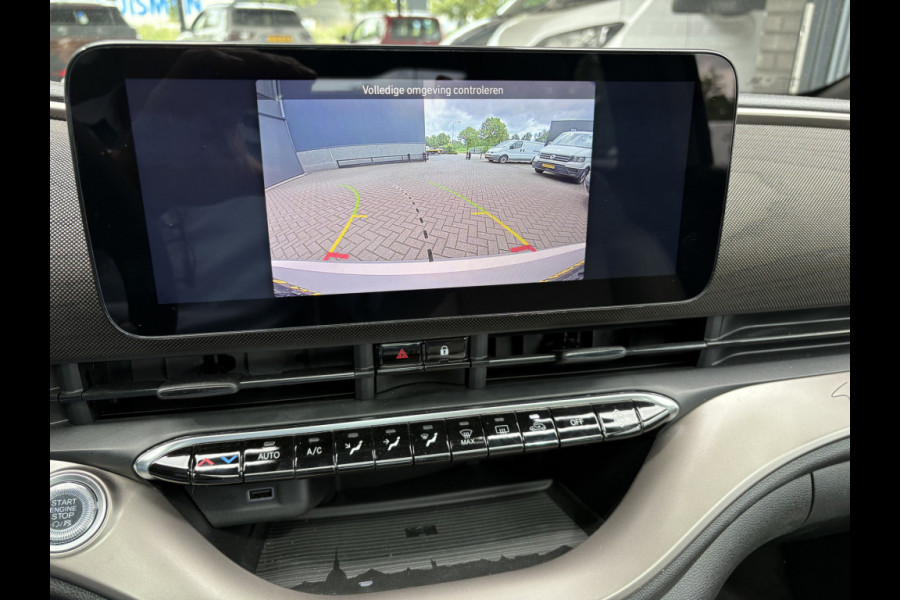 Fiat 500 Giorgio Armani Edition 42 kWh Achteruitrijcamera - Airco - Apple carplay - Navigatie - Parkeersensoren - Draadloze telefoonlader - Panoramadak - Stoelverwarming - Licht metalen velgen 17 inch - Led verlichting Bluetooth - dodehoek detector - Elektrische ramen - Extra getint glas achter - Keyless start - lederen bekleding - Stuur multifunctioneel
