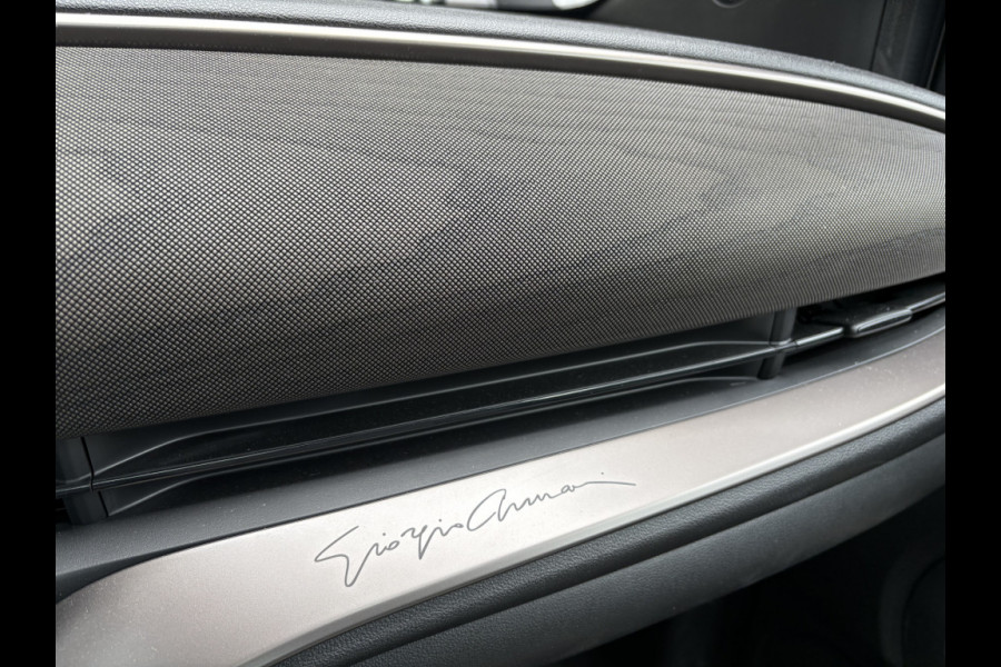 Fiat 500 Giorgio Armani Edition 42 kWh Achteruitrijcamera - Airco - Apple carplay - Navigatie - Parkeersensoren - Draadloze telefoonlader - Panoramadak - Stoelverwarming - Licht metalen velgen 17 inch - Led verlichting Bluetooth - dodehoek detector - Elektrische ramen - Extra getint glas achter - Keyless start - lederen bekleding - Stuur multifunctioneel