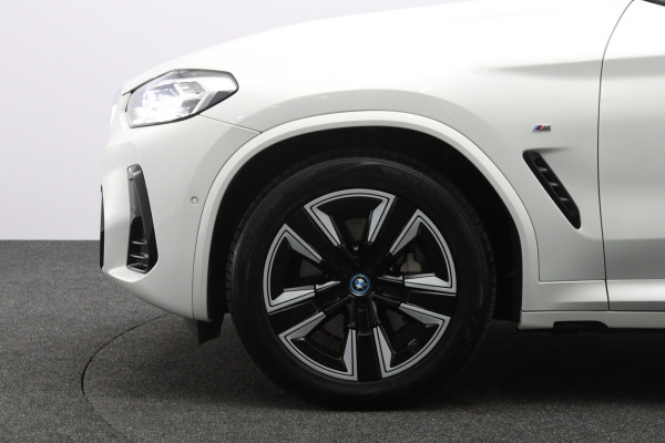 BMW iX3 High Executive 80 kWh 293 PK, SOH 98 %, Panoramadak, Leder, Adap. Cruise Control, Camera