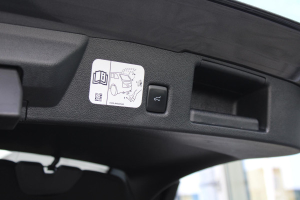 Ford Kuga 2.5 PHEV Titanium X | Wegklapbare trekhaak | Winter Pack | Adaptive cruise control | Dodehoeksesoren | Half leder | Bang&Olufsen