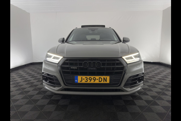 Audi Q5 55 TFSI S-Line Competition Quattro (Plug-In) Aut. *PANO | LEATHER | FULL-LED | HEATED-SPORTSEATS | KEYLESS | CAMERA | NAVI-FULLMAP | PRIVACY-GLASS | DIGI-COCKPIT | CRUISE-ADPAPTIVE | DAB | 21"ALU*