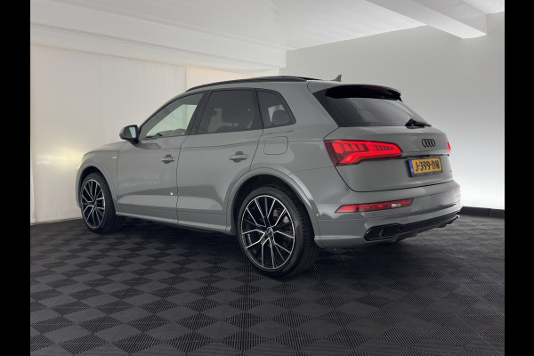 Audi Q5 55 TFSI S-Line Competition Quattro (Plug-In) Aut. *PANO | LEATHER | FULL-LED | HEATED-SPORTSEATS | KEYLESS | CAMERA | NAVI-FULLMAP | PRIVACY-GLASS | DIGI-COCKPIT | CRUISE-ADPAPTIVE | DAB | 21"ALU*