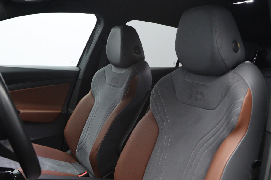 Volkswagen ID.4 First 77 kWh 204 PK, SOH 90 %, Trekhaak, LED, Leder-Alcantara, Carplay, 360 Camera