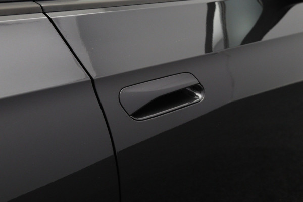 Volkswagen ID.4 First 77 kWh 204 PK, SOH 90 %, Trekhaak, LED, Leder-Alcantara, Carplay, 360 Camera