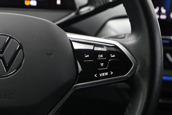 Volkswagen ID.4 First 77 kWh 204 PK, SOH 90 %, Trekhaak, LED, Leder-Alcantara, Carplay, 360 Camera