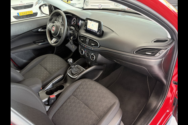 Fiat Tipo Stationwagon 1.0 City Life Achteruitrijcamera - Airco - Apple carplay - Parkeersensoren - Dakrails - Stoelverwarming - Bluetooth - Cruise control - Elektrische ramen - Stuur multifunctioneel - Led verlichting - Licht m