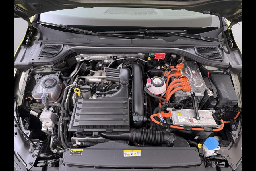 Volkswagen Golf 1.4 eHybrid GTE VAN: 27.900,- VOOR: 25.877,- UW WKVOORDEEL: 2.023,- | PHEV 245PK | 32.000 KM! | PANO | HEAD-UP DISPLAY | KEYLESS | IQ LED MATRIX | WINTERPAKKET | CAMERA | ADAPTIEVE CRUISE CONTROL | DODEHOEKDETECTIE | ALL SEASONS | FULL OPTIONS | RIJKLAAR + 12 MND BOVAG GARANTIE