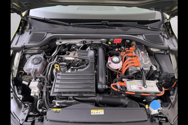 Volkswagen Golf 1.4 eHybrid GTE VAN: 27.900,- VOOR: 25.877,- UW WKVOORDEEL: 2.023,- | PHEV 245PK | 32.000 KM! | PANO | HEAD-UP DISPLAY | KEYLESS | IQ LED MATRIX | WINTERPAKKET | CAMERA | ADAPTIEVE CRUISE CONTROL | DODEHOEKDETECTIE | ALL SEASONS | FULL OPTIONS | RIJKLAAR + 12 MND BOVAG GARANTIE