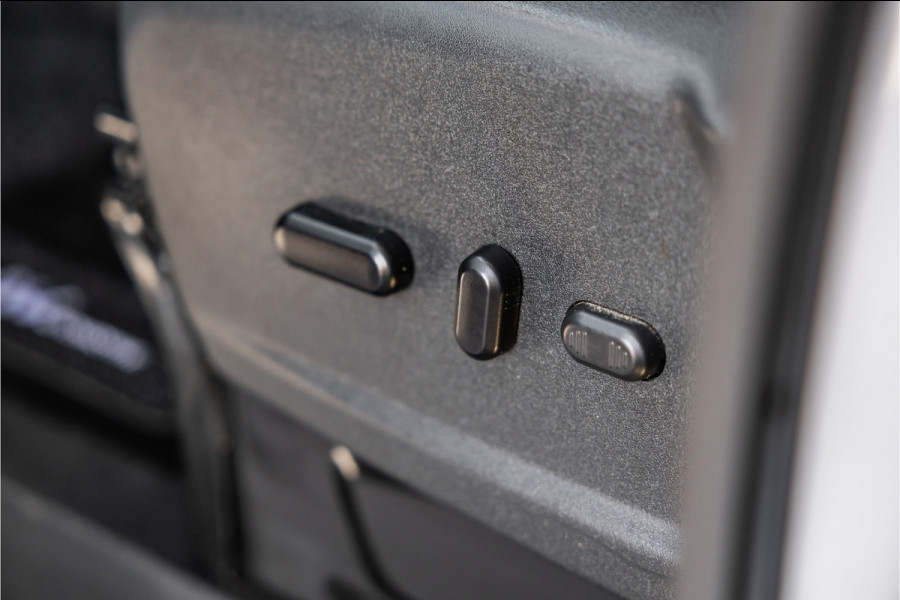 Ford Transit Custom 300 2.0 TDCI 170 PK L2H1 Limited DC | Dubbel cabine | L+R Schuifdeur | ACC | Elek stoelen | CarPlay | Dodehoekdetectie | Navigatie | Stoelverwarming | Lederen bekleding | Orig. NL Auto | Nieuwe APK | NAP Logisch