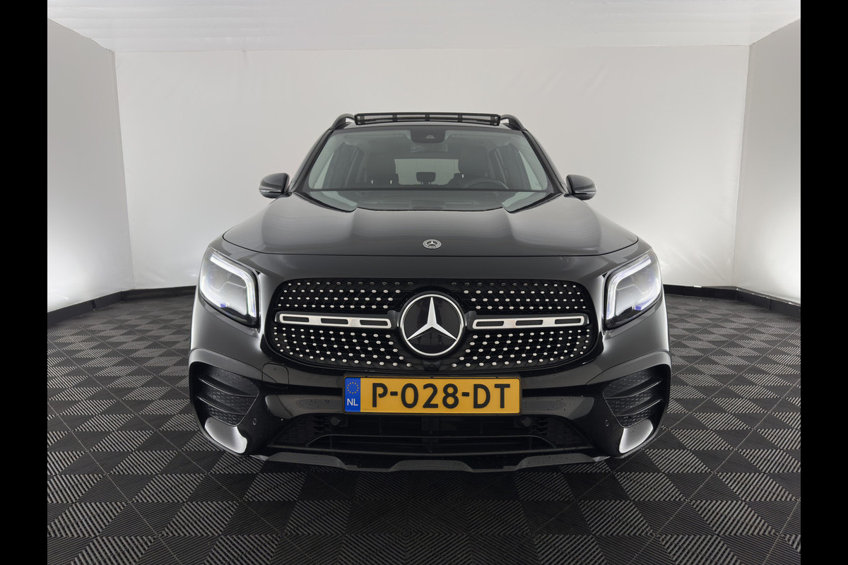Mercedes-Benz Glb 250 4MATIC AMG-Sportpack Premium Plus Aut. *PANO | TOWBAR | LEATHER-MICROFIBRE | FULL-LED | AMBIENTLIGHT | WIDE-COCKPIT | HEATED-SPORTSEATS | KEYLESS | NAVI-FULLMAP | ECC | SHIFTPADDLES | MEMORY-PACK | PDC | CRUISE | 20''ALU*