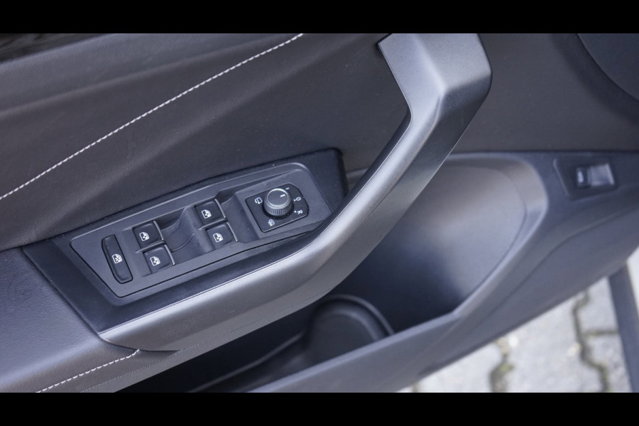 Volkswagen T-Roc R-Line 1.5 TSI AUTOMAAT|ACC|CAMERA|FULL LED|IQ LIGHT|KEYLESS|NAVIGATIE|TREKHAAK|VIRTUEEL