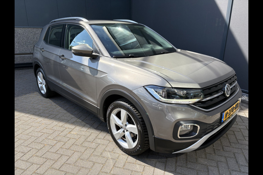 Volkswagen T-Cross 1.0 TSI Style Airco - Parkeersensoren - Navigatie - Licht metalen velgen 17 inch - Dodehoek detector - Dakrails - Bluetooth - Cruise control - Led verlichting - Radio - Start/stop systeem - Stuur multifunc - Elektrische ramen