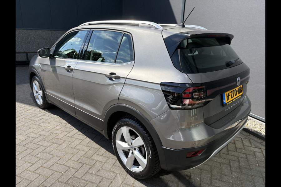 Volkswagen T-Cross 1.0 TSI Style Airco - Parkeersensoren - Navigatie - Licht metalen velgen 17 inch - Dodehoek detector - Dakrails - Bluetooth - Cruise control - Led verlichting - Radio - Start/stop systeem - Stuur multifunc - Elektrische ramen