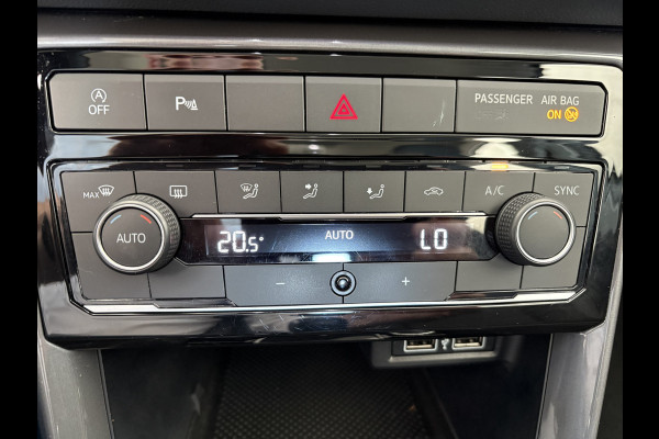 Volkswagen T-Cross 1.0 TSI Style Airco - Parkeersensoren - Navigatie - Licht metalen velgen 17 inch - Dodehoek detector - Dakrails - Bluetooth - Cruise control - Led verlichting - Radio - Start/stop systeem - Stuur multifunc - Elektrische ramen
