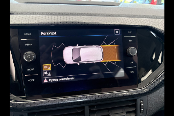 Volkswagen T-Cross 1.0 TSI Style Airco - Parkeersensoren - Navigatie - Licht metalen velgen 17 inch - Dodehoek detector - Dakrails - Bluetooth - Cruise control - Led verlichting - Radio - Start/stop systeem - Stuur multifunc - Elektrische ramen