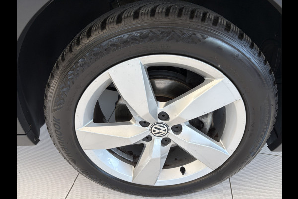 Volkswagen T-Cross 1.0 TSI Style Airco - Parkeersensoren - Navigatie - Licht metalen velgen 17 inch - Dodehoek detector - Dakrails - Bluetooth - Cruise control - Led verlichting - Radio - Start/stop systeem - Stuur multifunc - Elektrische ramen