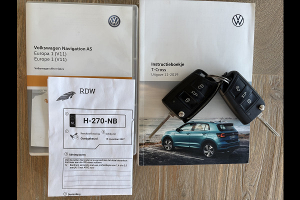 Volkswagen T-Cross 1.0 TSI Style Airco - Parkeersensoren - Navigatie - Licht metalen velgen 17 inch - Dodehoek detector - Dakrails - Bluetooth - Cruise control - Led verlichting - Radio - Start/stop systeem - Stuur multifunc - Elektrische ramen