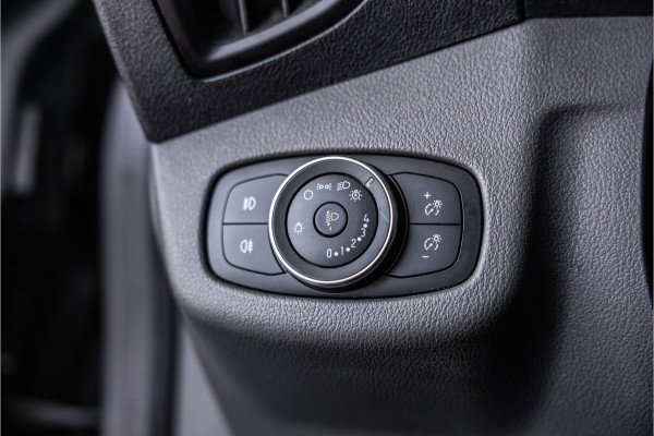 Ford Transit Connect 1.5 EcoBlue L2 120 PK Limited AUT | Bi-Xenon | Camera | CarPlay | Navigatie | Climatronic | Inklapbare spiegels | Trekhaak | DAB | NL Auto | NAP Logisch | Nieuwe APK | Euro 6