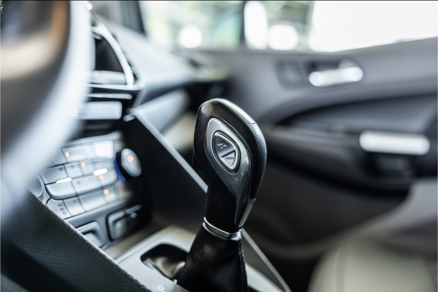 Ford Transit Connect 1.5 EcoBlue L2 120 PK Limited AUT | Bi-Xenon | Camera | CarPlay | Navigatie | Climatronic | Inklapbare spiegels | Trekhaak | DAB | NL Auto | NAP Logisch | Nieuwe APK | Euro 6