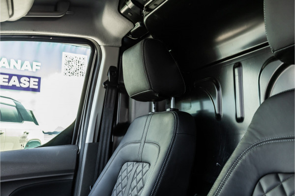 Ford Transit Connect 1.5 EcoBlue L2 120 PK Limited AUT | Bi-Xenon | Camera | CarPlay | Navigatie | Climatronic | Inklapbare spiegels | Trekhaak | DAB | NL Auto | NAP Logisch | Nieuwe APK | Euro 6