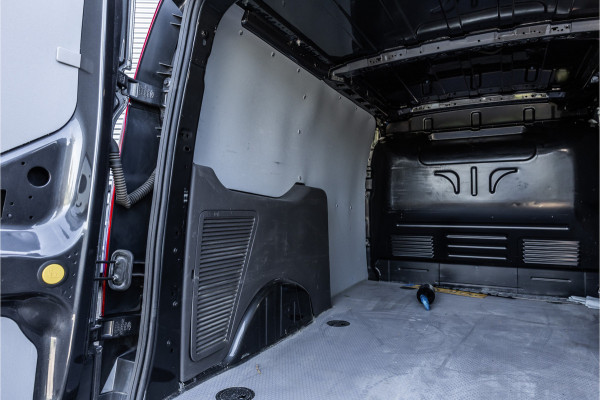 Ford Transit Connect 1.5 EcoBlue L2 120 PK Limited AUT | Bi-Xenon | Camera | CarPlay | Navigatie | Climatronic | Inklapbare spiegels | Trekhaak | DAB | NL Auto | NAP Logisch | Nieuwe APK | Euro 6