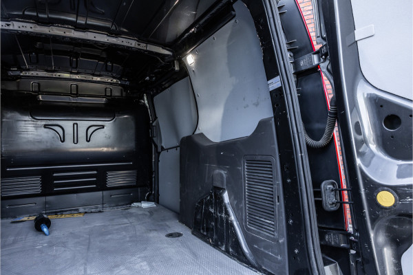 Ford Transit Connect 1.5 EcoBlue L2 120 PK Limited AUT | Bi-Xenon | Camera | CarPlay | Navigatie | Climatronic | Inklapbare spiegels | Trekhaak | DAB | NL Auto | NAP Logisch | Nieuwe APK | Euro 6
