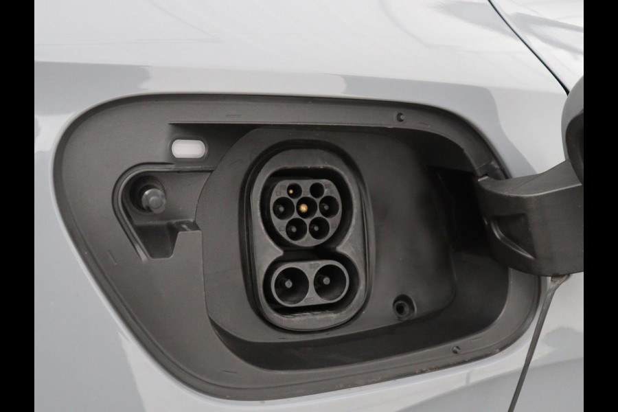 Volkswagen ID.4 Tech 77 kWh | SOH 92,2% | Panorama | 360 Camera | Head up | Virtual cockpit | Sfeerverlichting | Stoel/Stuurverwarming | Adaptive cruise | Carplay | Traffic assist | Climate control | Half leder/velours