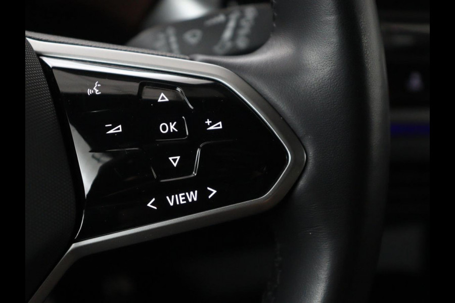 Volkswagen ID.4 Tech 77 kWh | SOH 92,2% | Panorama | 360 Camera | Head up | Virtual cockpit | Sfeerverlichting | Stoel/Stuurverwarming | Adaptive cruise | Carplay | Traffic assist | Climate control | Half leder/velours