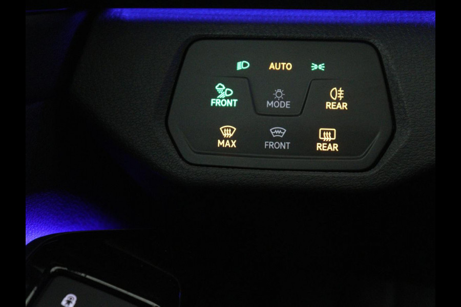 Volkswagen ID.4 Tech 77 kWh | SOH 92,2% | Panorama | 360 Camera | Head up | Virtual cockpit | Sfeerverlichting | Stoel/Stuurverwarming | Adaptive cruise | Carplay | Traffic assist | Climate control | Half leder/velours