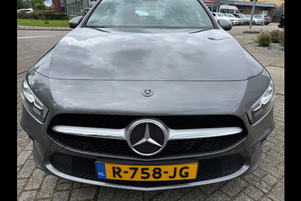 Mercedes-Benz A-Klasse 180 Premium Plus 18 INCH-AMG NAVI CARPLAY LEDER