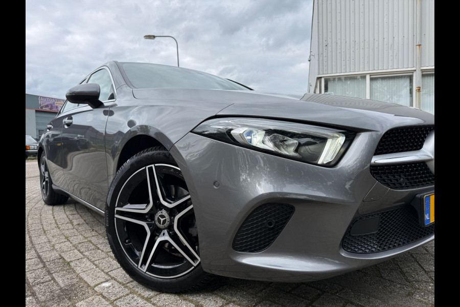 Mercedes-Benz A-Klasse 180 Premium Plus 18 INCH-AMG NAVI CARPLAY LEDER