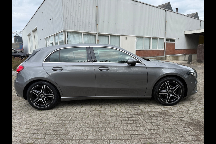 Mercedes-Benz A-Klasse 180 Premium Plus 18 INCH-AMG NAVI CARPLAY LEDER