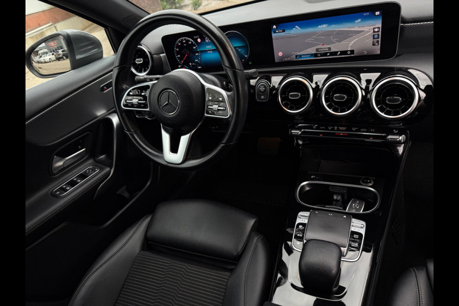 Mercedes-Benz A-Klasse 180 Premium Plus 18 INCH-AMG NAVI CARPLAY LEDER