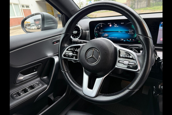 Mercedes-Benz A-Klasse 180 Premium Plus 18 INCH-AMG NAVI CARPLAY LEDER