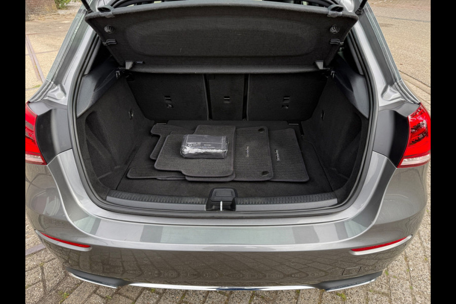 Mercedes-Benz A-Klasse 180 Premium Plus 18 INCH-AMG NAVI CARPLAY LEDER