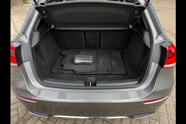 Mercedes-Benz A-Klasse 180 Premium Plus 18 INCH-AMG NAVI CARPLAY LEDER