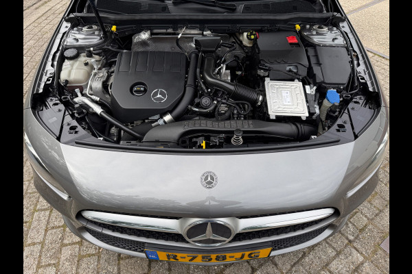 Mercedes-Benz A-Klasse 180 Premium Plus 18 INCH-AMG NAVI CARPLAY LEDER