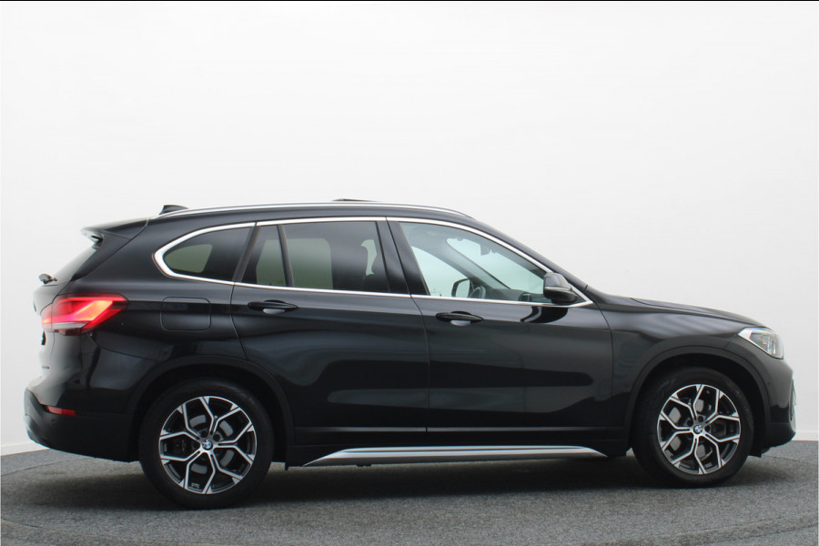 BMW X1 xDrive25e High Executive Leer, Panoramadak, Cruise, Navigatie, Bluetooth, LED, PDC, 18''