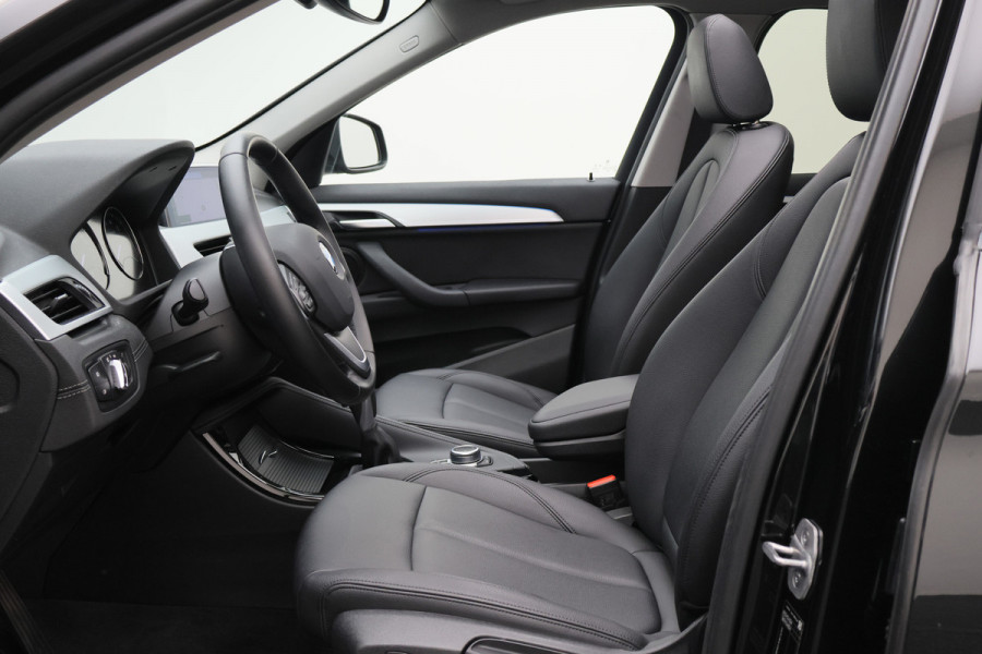 BMW X1 xDrive25e High Executive Leer, Panoramadak, Cruise, Navigatie, Bluetooth, LED, PDC, 18''