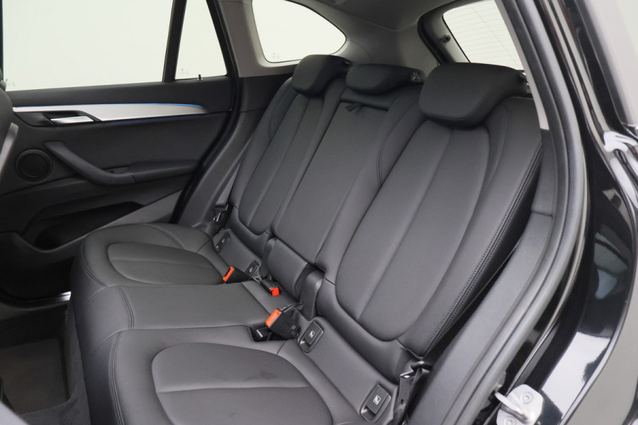 BMW X1 xDrive25e High Executive Leer, Panoramadak, Cruise, Navigatie, Bluetooth, LED, PDC, 18''