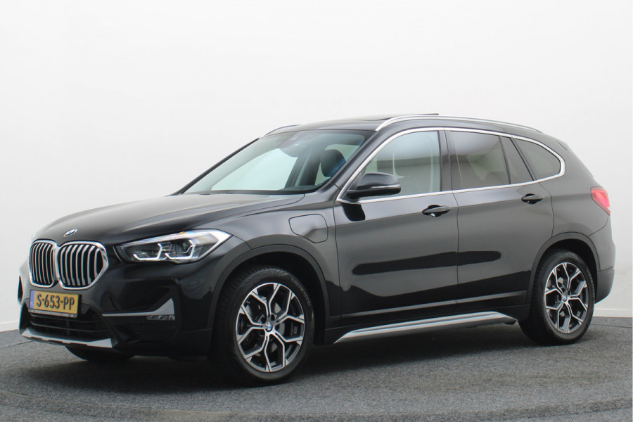 BMW X1 xDrive25e High Executive Leer, Panoramadak, Cruise, Navigatie, Bluetooth, LED, PDC, 18''