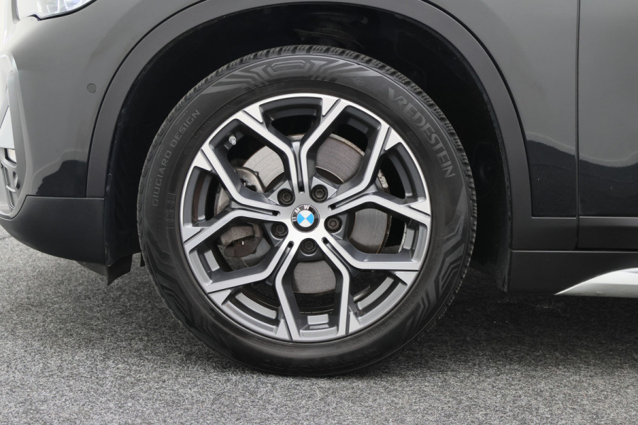 BMW X1 xDrive25e High Executive Leer, Panoramadak, Cruise, Navigatie, Bluetooth, LED, PDC, 18''